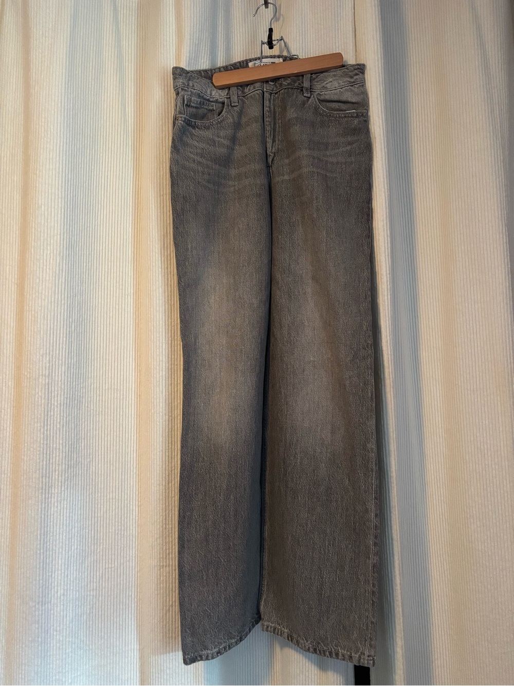 Dynamite Wide-Leg Flared Jeans in Washed Gray